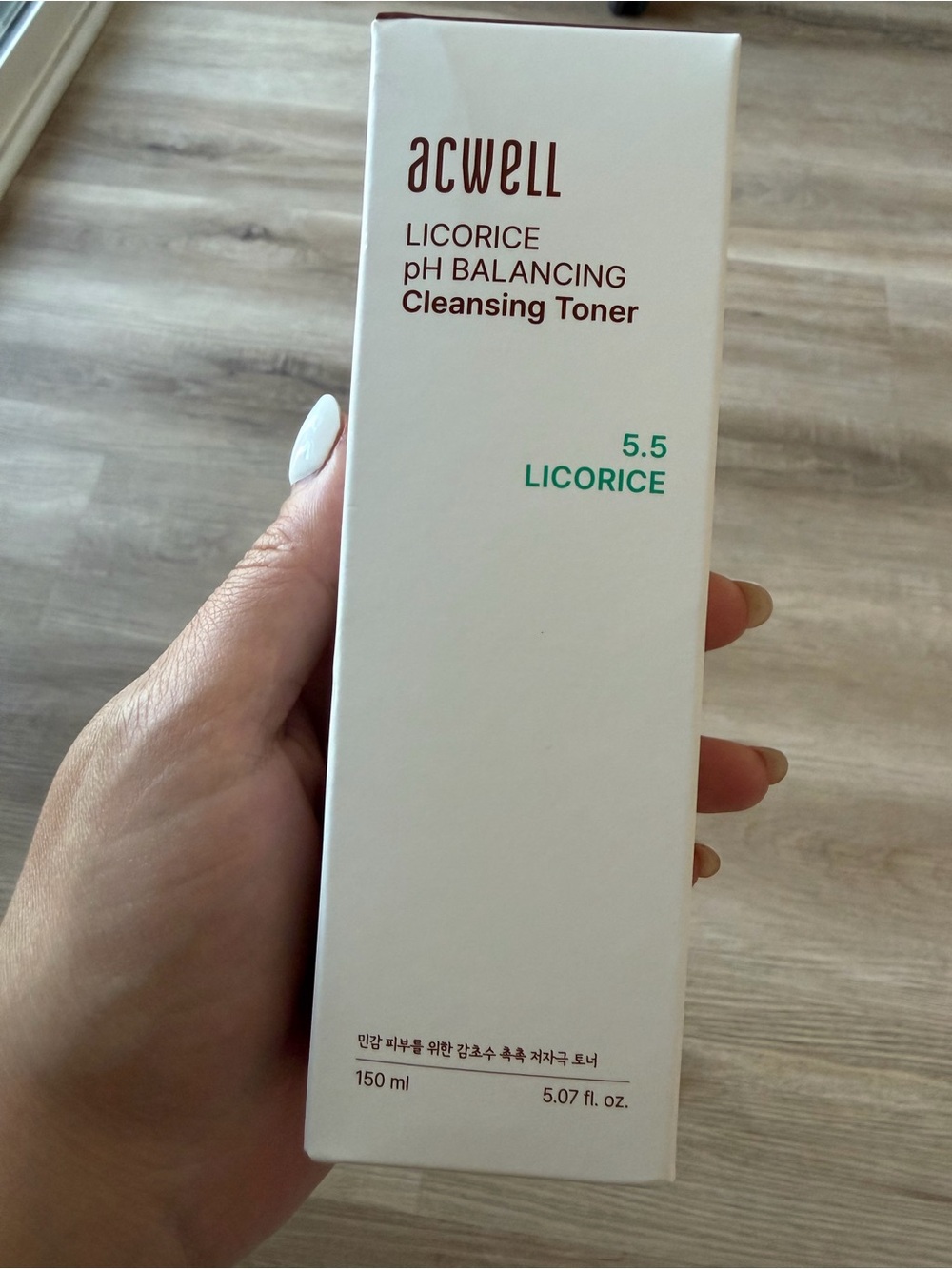 Licorice pH Balancing Cleansing Toner – White
